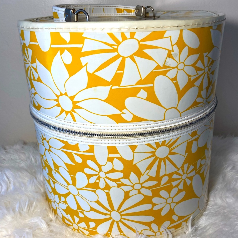 1950s 1960s Vintage Hat Box or Wig Box